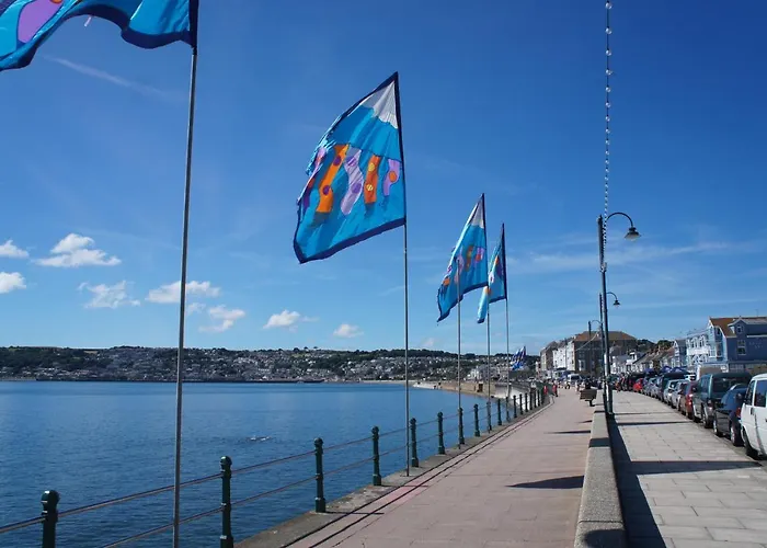 Modern 2 Bed Apt Centre Of Penzance, Lift Access