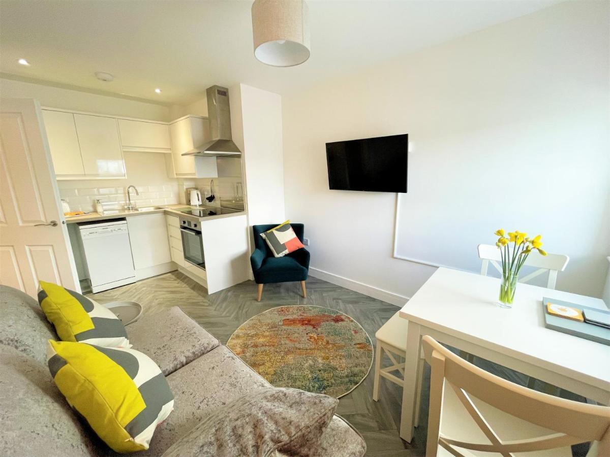 Apartment Modern 2 Bed Centre Of Penzance, Lift Access *